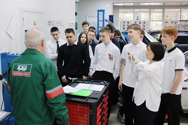 Открывая путь к будущей профессии: Компания «Шешмаойл» провела профориентационную экскурсию для школьников