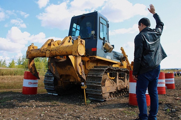 Конкурс профессионального мастерства среди бульдозеристов: точность, скорость и профессионализм