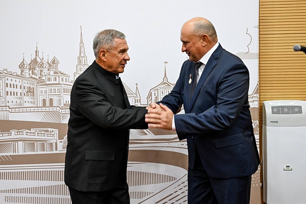 Сотрудникам группы компаний «Шешмаойл» присвоено звание «Заслуженный нефтяник Республики Татарстан»