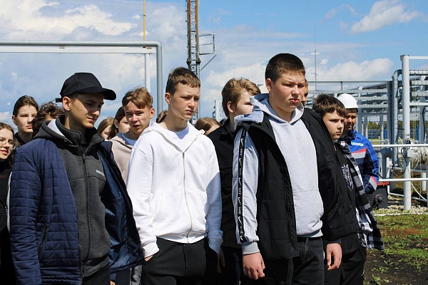 Будущее — рядом: Компания «Шешмаойл» провела профориентационную экскурсию для восьмиклассников из Новошешминска